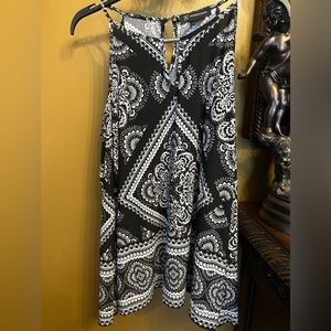 NWOT INC Black and White Bandannas Look Cold Shoulder Long Sleeves Top